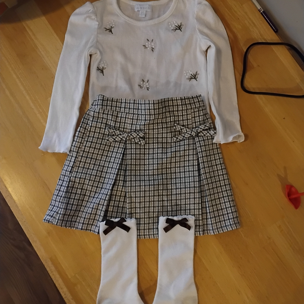 btween Checkered Skirt with Neutral Tones